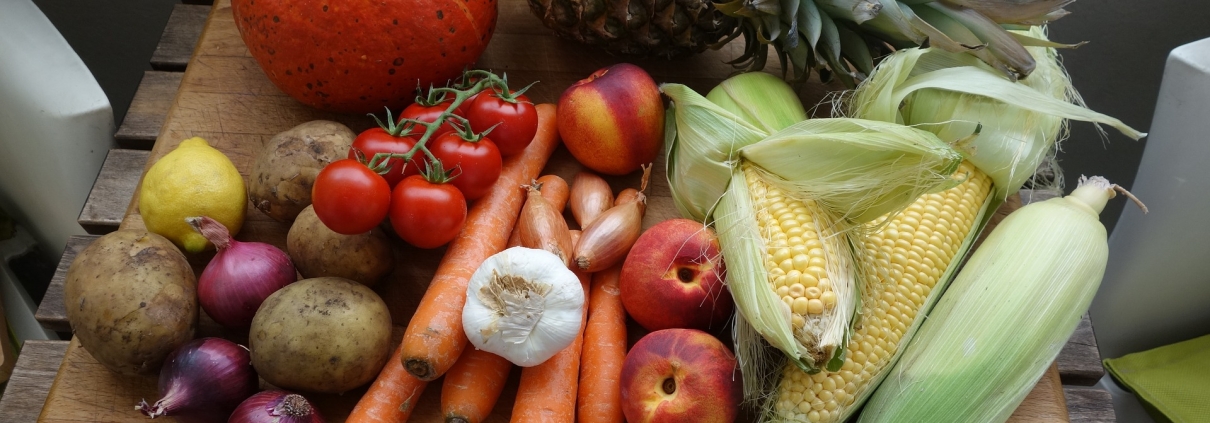 frutta e verdura, CC0, foto di idornbrach, da Pixabay, https://pixabay.com/it/photos/fibra-frutta-e-verdura-2701476/