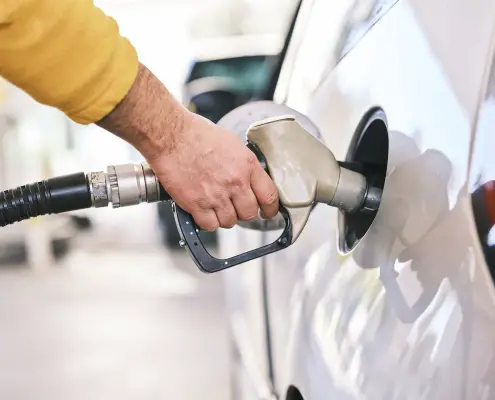 Carburante in aumento, previsti sconti (https://pixabay.com/it/photos/carburante-stazione-di-servizio-6999638/, CC0, Pixabay License)