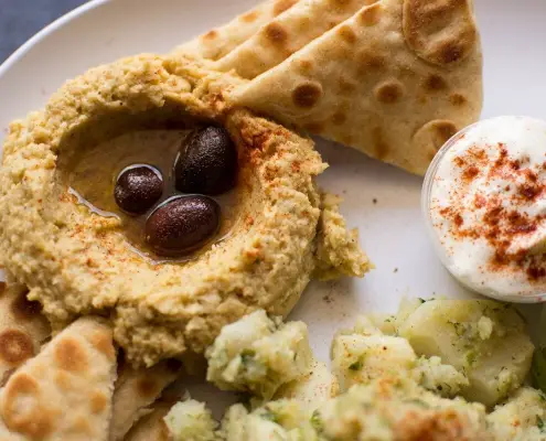Hummus - Aleppo Supper Club da Pixabay ©jcvelis https://pixabay.com/de/photos/hummus-authentisch-griechisch-1649228/