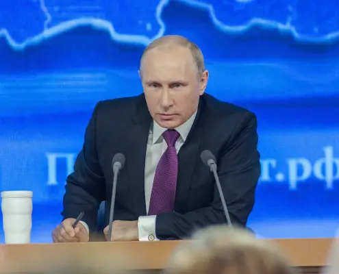 Vladimir Putin gas in rubli, CC0 Public demain, foto di DimitroSevastopol da Pixabay, https://pixabay.com/it/photos/mettere-in-politica-cremlino-russia-2847423/
