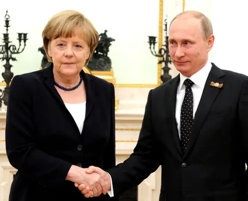 Angela Merkel e Vladimir Putin da Wikipedia CC4.0 ©Kremlin.ru
