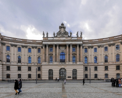 Università Humboldt - Master a Berlino, CC BY-SA 4.0, di NoRud da Wikimedia Commons, https://commons.wikimedia.org/wiki/File:Berlin_Humboldt-Universit%C3%A4t_Juristische_Fakult%C3%A4t.jpg