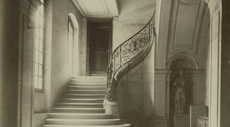 Eugène Atget, Hôtel du Marquis de Lagrange, 4 et 6 rue de Braque, 1901, Albuminpapier, © Staatliche Museen zu Berlin, Kunstbibliothek