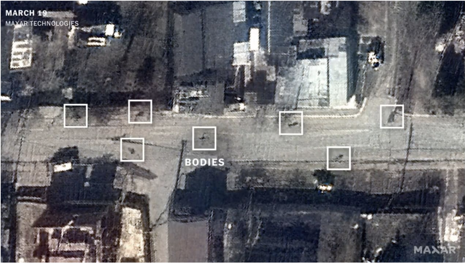 Le immagini satellitari dei cadaveri nelle strade di Bucha ©Maxar Technologies