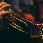 jazz club, cc0, foto di Chris Bair, da Unsplash