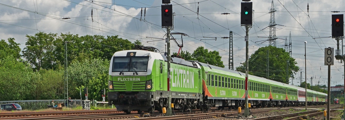 FlixTrain in Germania, https://pixabay.com/it/photos/flixtrain-treno-a-lunga-percorrenza-4232761/, hpgruesen, CC BY-SA 0.0, Pixabay Licence