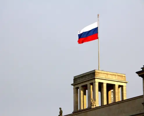 Ambasciatore russo - Ambasciata russa a Berlino da Pixabay ©Peggy_Marco https://pixabay.com/de/photos/russland-botschaft-berlin-flagge-1046691/