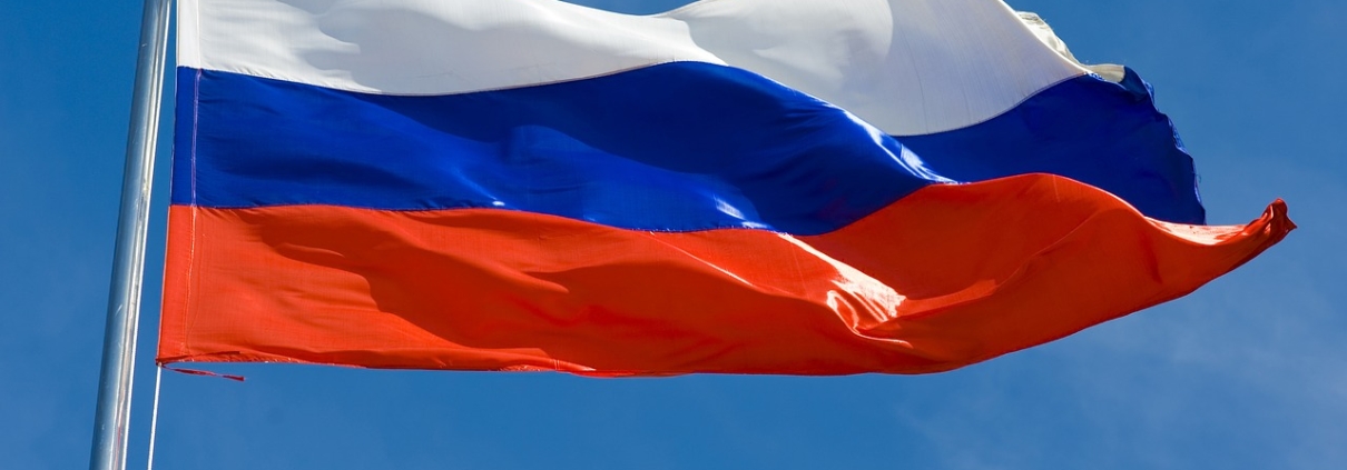 Propaganda russia Germania bandiera della Russia CC0 di ©IGORN da Pixabay https://cdn.pixabay.com/photo/2017/10/22/11/33/the-flagpole-2877540_1280.jpg