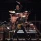 Bruce Springsteen live ©Craig ONeal - The Boss~Live! da Wikipedia CC2.0 https://it.wikipedia.org/wiki/Bruce_Springsteen#/media/File:Bruce_Springsteen_20080815.jpg