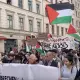 Manifestazione pro-Palestina a Berlino - Screenshot da Youtube https://www.youtube.com/watch?v=hSs98j3hIOE