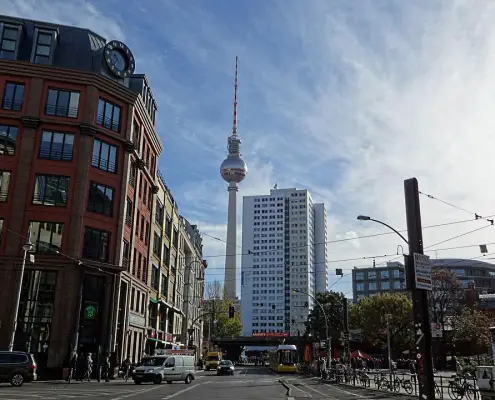 Parcheggi - Berlino ©Michael81 da Pixabay https://pixabay.com/it/photos/alexanderplatz-398130/