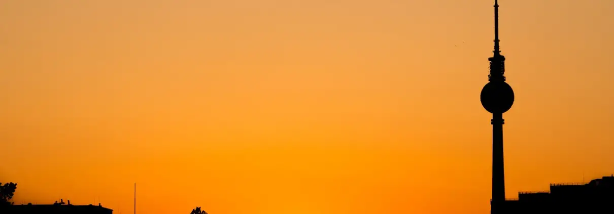 tramonto Berlino, CC0 Public demain, foto di Peggy_Marco da Pixabay, https://pixabay.com/it/photos/tramonto-capitale-berlino-4920933/