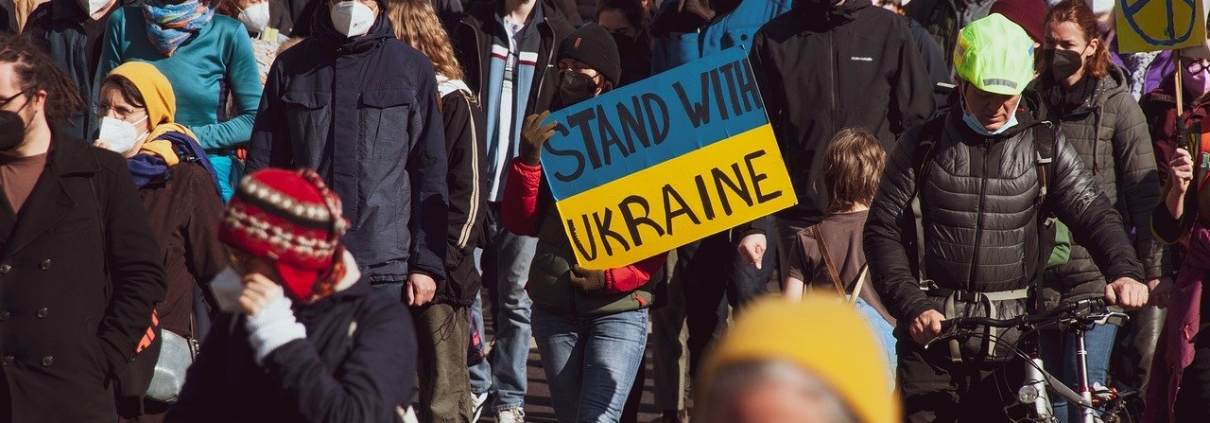 Germania complotto Ucraina, CC0 Public demain, foto di wal_172619 da Pixabay, https://pixabay.com/it/photos/ucraina-dimostrazione-protesta-7083772/