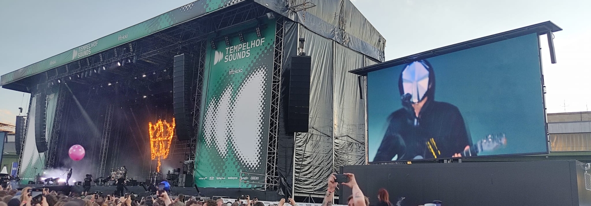 I Muse sul palco del festival Tempelhof Sounds