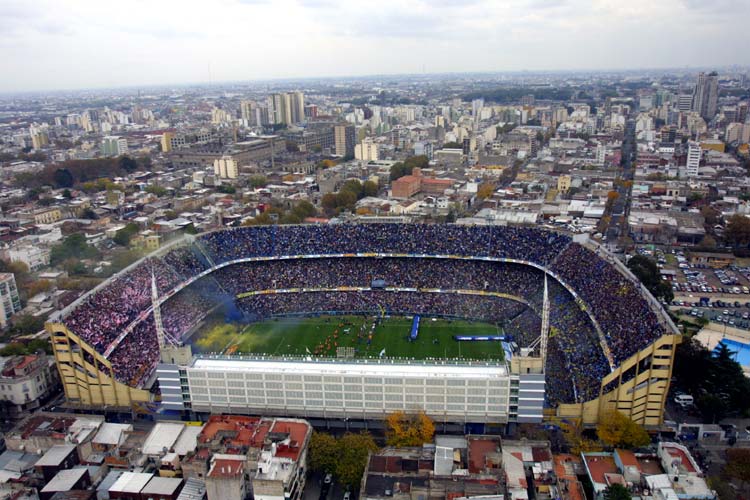 Lo stadio 'La Bombonera' di Buenos Aires ©gabriel_12 da Wikipedia CC3.0 https://de.wikipedia.org/wiki/La_Bombonera#/media/Datei:La_Bombonera._-_panoramio.jpg