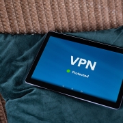 VPN, CC0 Public demain, foto di StefanCoders da Pixabay, https://pixabay.com/it/photos/sicurezza-informatica-4072712/