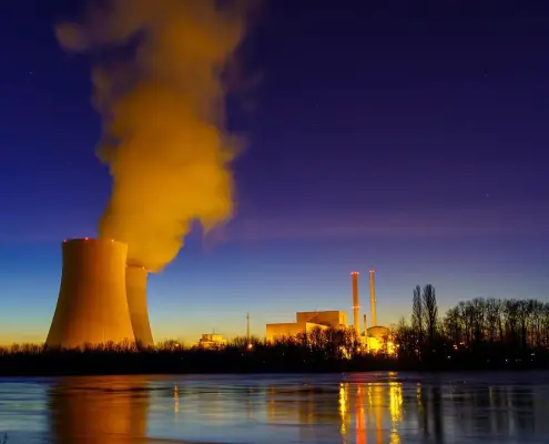 Germania centrali nucleari, CC0 Public Demain, foto di mhollaen da Pixabay, https://pixabay.com/it/photos/centrale-nucleare-reno-notte-alba-4727976/