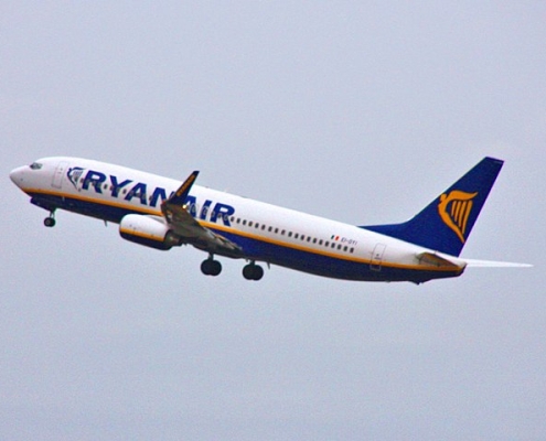 04 Ryanair low-cost airline free photo with attribution - Barcelona, Spain, Marek Ślusarczyk (Tupungato) Photo portfolio, Creative Commons Attribution 3.0, https://commons.wikimedia.org/w/index.php?search=Ryanair&title=Special:MediaSearch&type=image