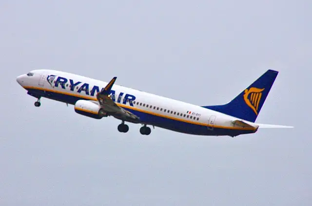 04 Ryanair low-cost airline free photo with attribution - Barcelona, Spain, Marek Ślusarczyk (Tupungato) Photo portfolio, Creative Commons Attribution 3.0, https://commons.wikimedia.org/w/index.php?search=Ryanair&title=Special:MediaSearch&type=image