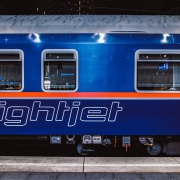 Nightjet, CC0 Public demain, foto di Simon Tartarotti da Unsplash, https://unsplash.com/photos/jdMPM-oQz5E