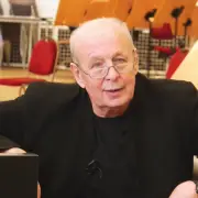 Stefan Soltész, screenshot da You Tube https://www.youtube.com/watch?v=WFKlt7DCU5Y