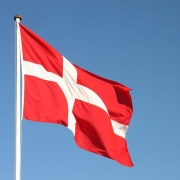https://pixabay.com/it/photos/bandiera-dannebrog-danimarca-dansk-667467/
