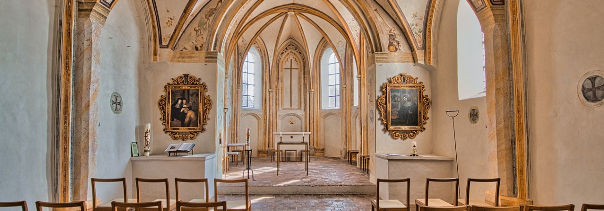 Germania tassa sulla chiesa, CC0 public domain, foto di Manfred Antranias Zimmer da Pixabay, https://pixabay.com/it/photos/chiesa-spazio-interno-architettura-7219971/