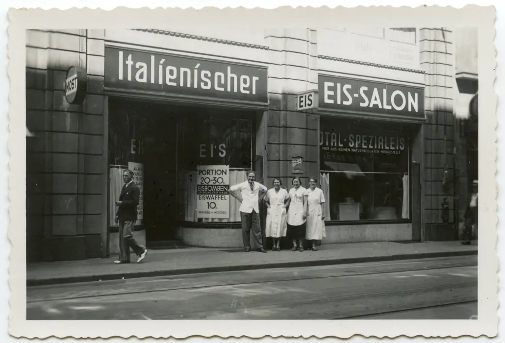 La gelateria Fontanella nel 1933