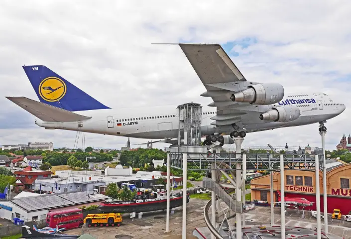 jumbo-jet-g685573fd8_1280