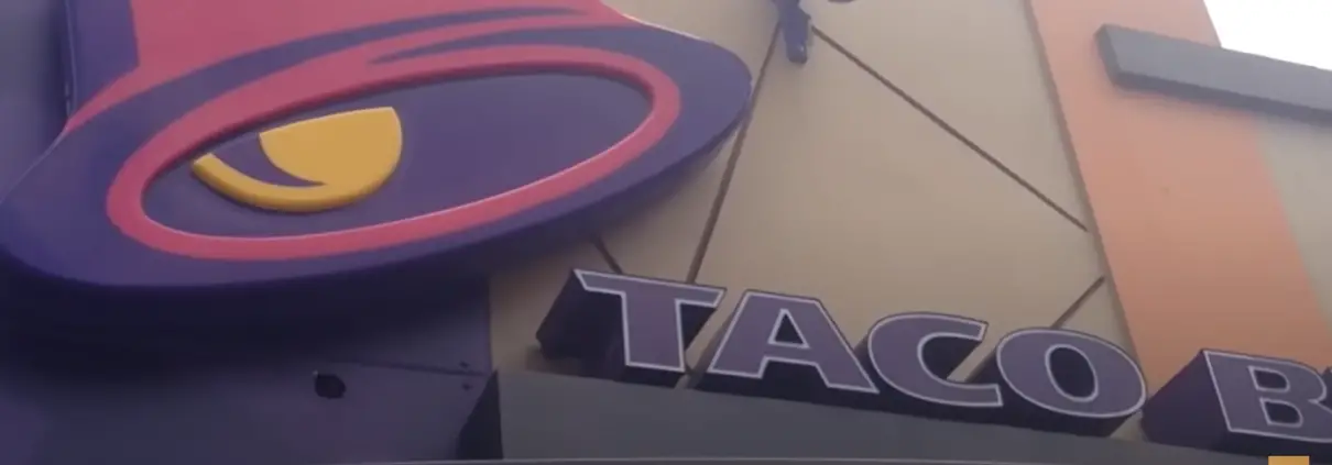 Immagine insegna Taco Bell da Youtube https://www.youtube.com/watch?v=vAsHUc3G2a4