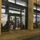 aeroporto di Berlino, persone stipate in attesa dell'imbarco © Berlino Magazine