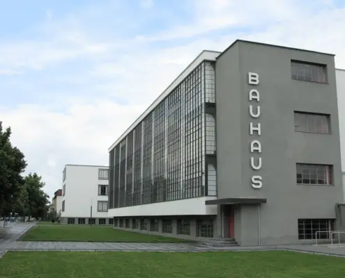 cc0 pixabay https://pixabay.com/it/photos/architettura-bauhaus-dessau-college-1574298/