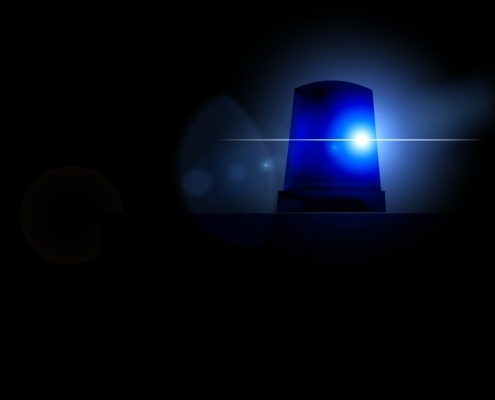 Ambulanza Notte Pixabay https://pixabay.com/illustrations/blue-light-siren-ambulance-police-73088/