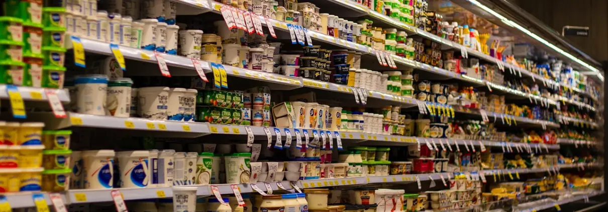 CC0 https://pixabay.com/de/photos/supermarkt-regal-verwischen-joghurt-4052658/