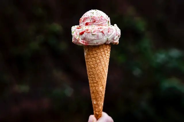 Strawberry Matcha Latte: il gusto speciale offerto dalla gelateria Süßfein