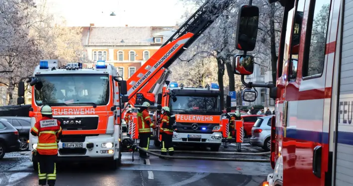 C0 https://pixabay.com/de/photos/feuerwehr-brand-feuer-polizei-7066584/