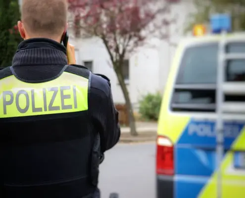 C0 https://pixabay.com/de/photos/polizei-pistole-mission-7066596/